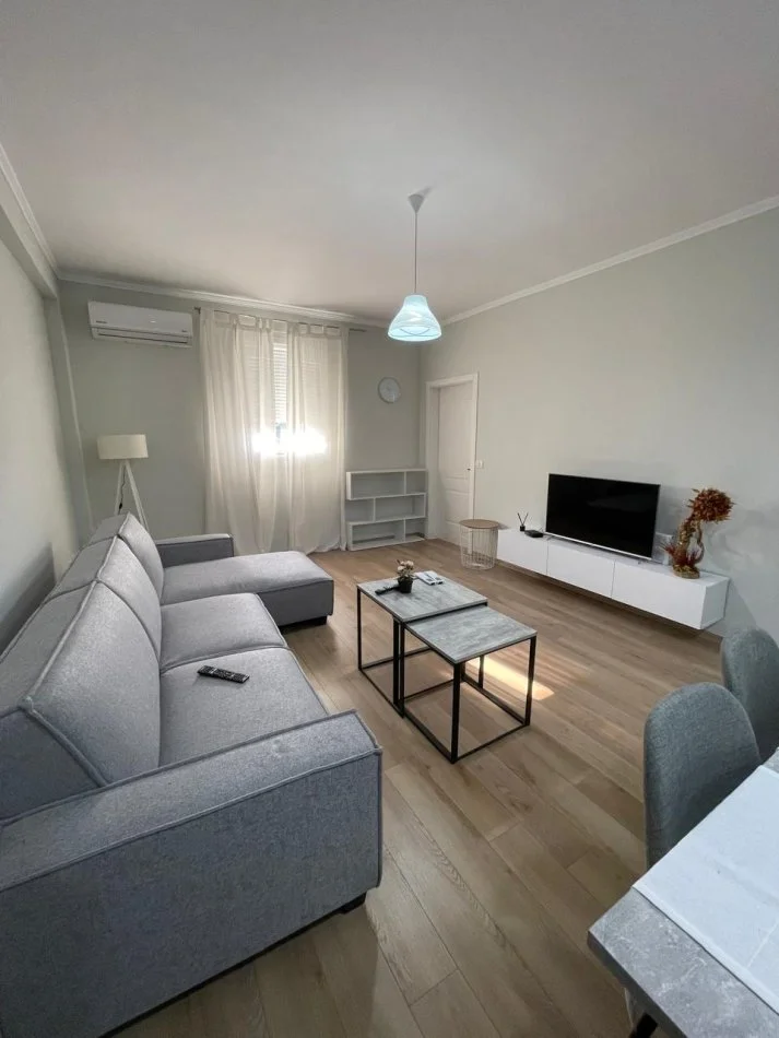 Tirane, jepet me qera apartament 2+1+Aneks Kati 2, 82 m² 500 € (Rruga Dibrës)