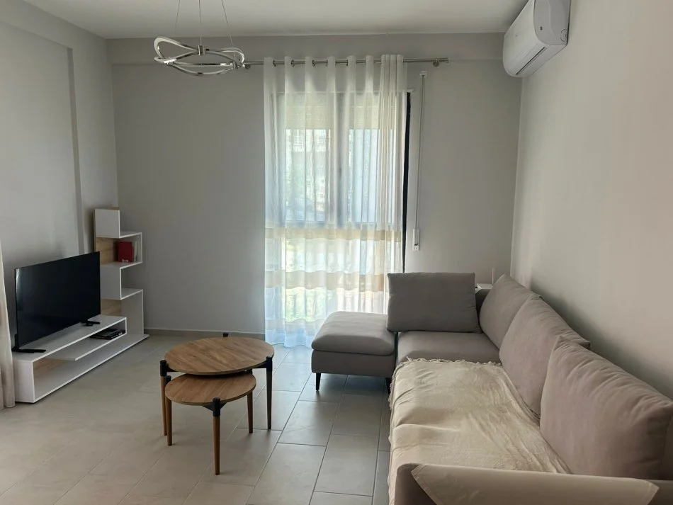 Tirane, jepet me qera apartament 2+1+Ballkon Kati 3, ,700 € (KODRA E DIELLIT)