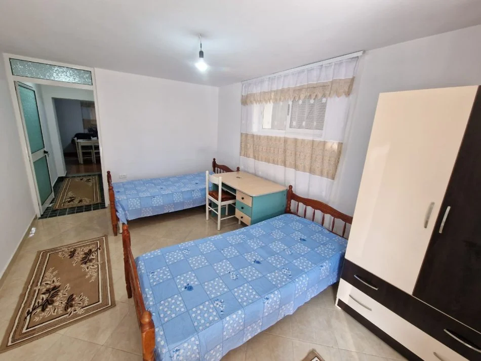 Tirane, jepet me qera apartament 2+1 Kati 1, 90 m² 450 € 