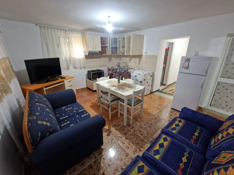 Tirane, jepet me qera apartament 2+1 Kati 1, 90 m² 450 € 