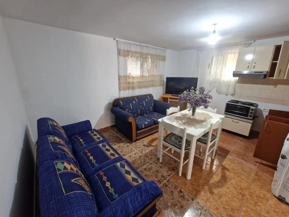 Tirane, jepet me qera apartament 2+1 Kati 1, 90 m² 450 € 