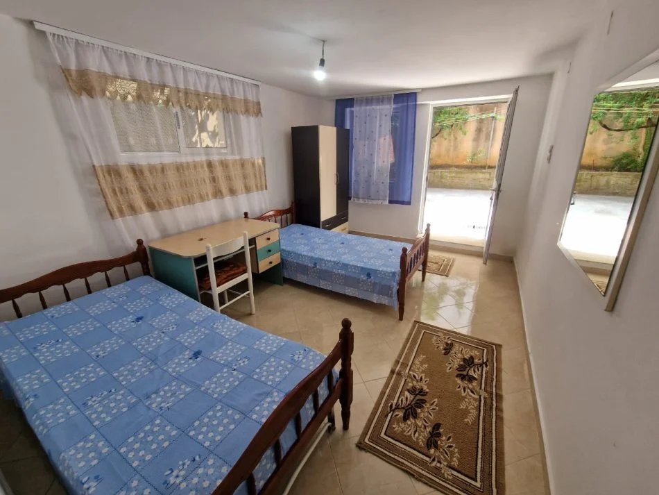 Tirane, jepet me qera apartament 2+1 Kati 1, 90 m² 450 € 