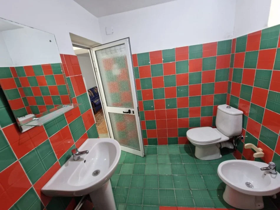 Tirane, jepet me qera apartament 2+1 Kati 1, 90 m² 450 € 