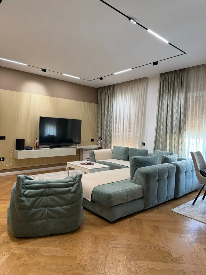 Tirane, shitet apartament 2+1+Aneks+Ballkon Kati 6, 125 m² 