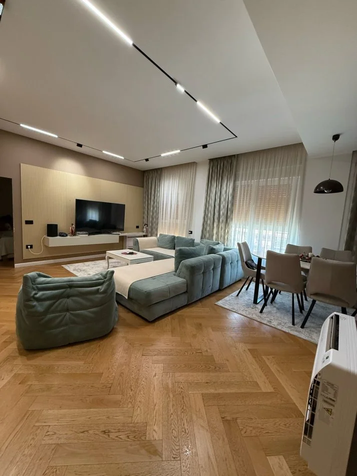 Tirane, shitet apartament 2+1+Aneks+Ballkon Kati 6, 125 m² 