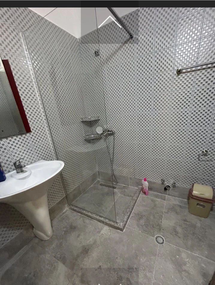 jepet me qera , (Astir,pran bar Artistit)