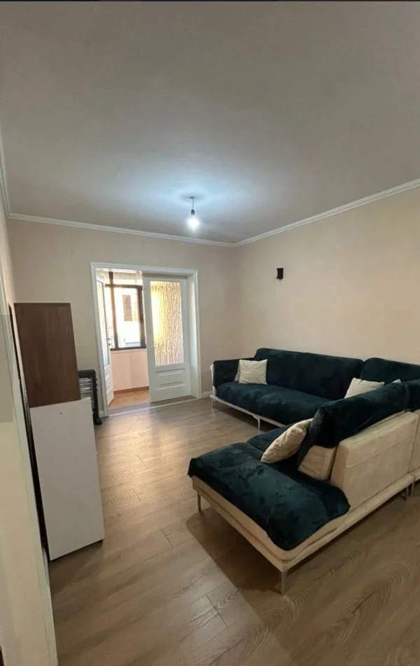 Tirane, jepet me qera , 550 € (Oxhaku)