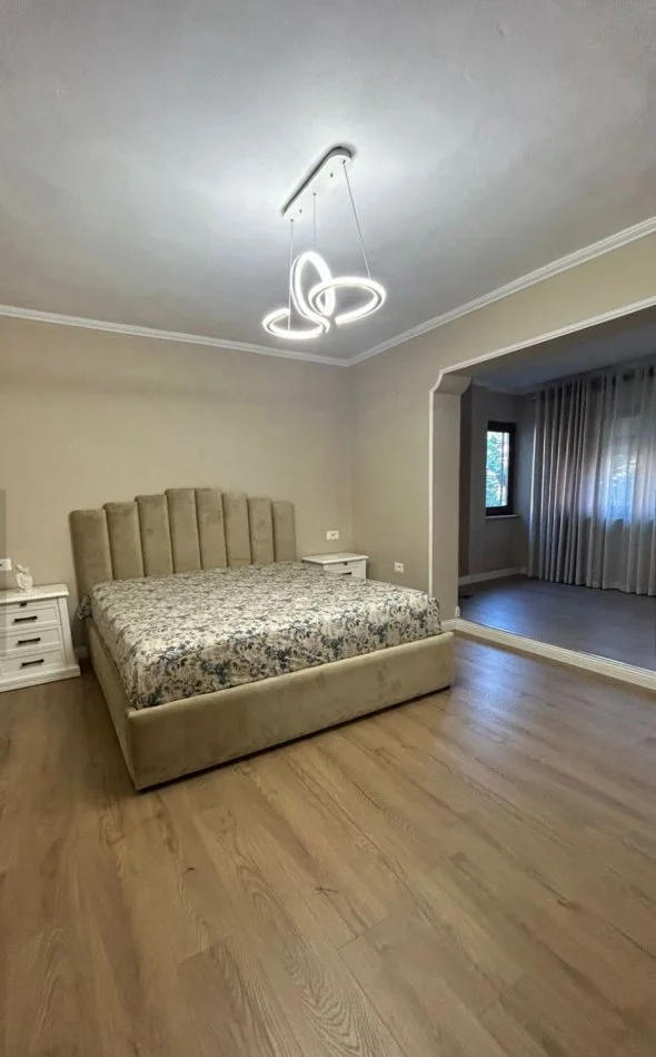 Tirane, jepet me qera , 550 € (Oxhaku)