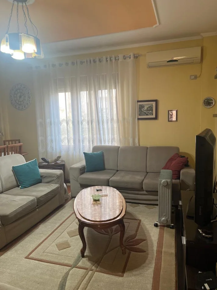 Tirane, jepet me qera , 600 € (Rruga Artan Lenja)