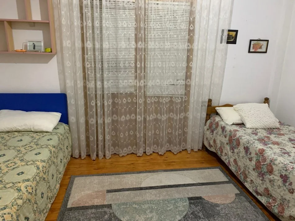 Tirane, jepet me qera , 600 € (Rruga Artan Lenja)