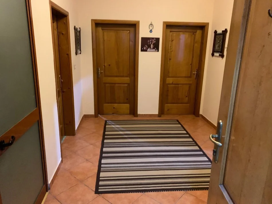 Tirane, jepet me qera , 600 € (Rruga Artan Lenja)