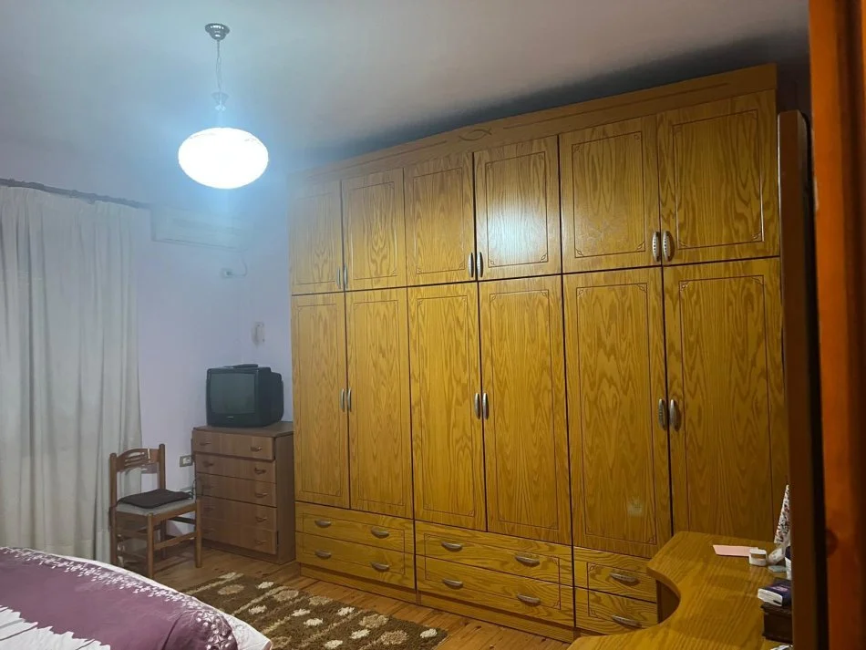 Tirane, jepet me qera , 600 € (Rruga Artan Lenja)