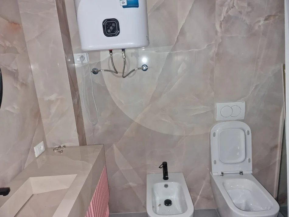 Tirane, jepet me qera apartament 2+1+Aneks+Ballkon Kati 9, 120 m² 2.000 € 