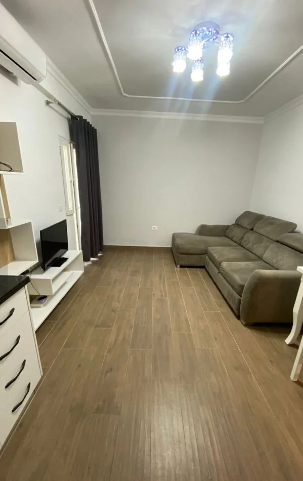 Tirane, jepet me qera apartament , 500 € (Selit)