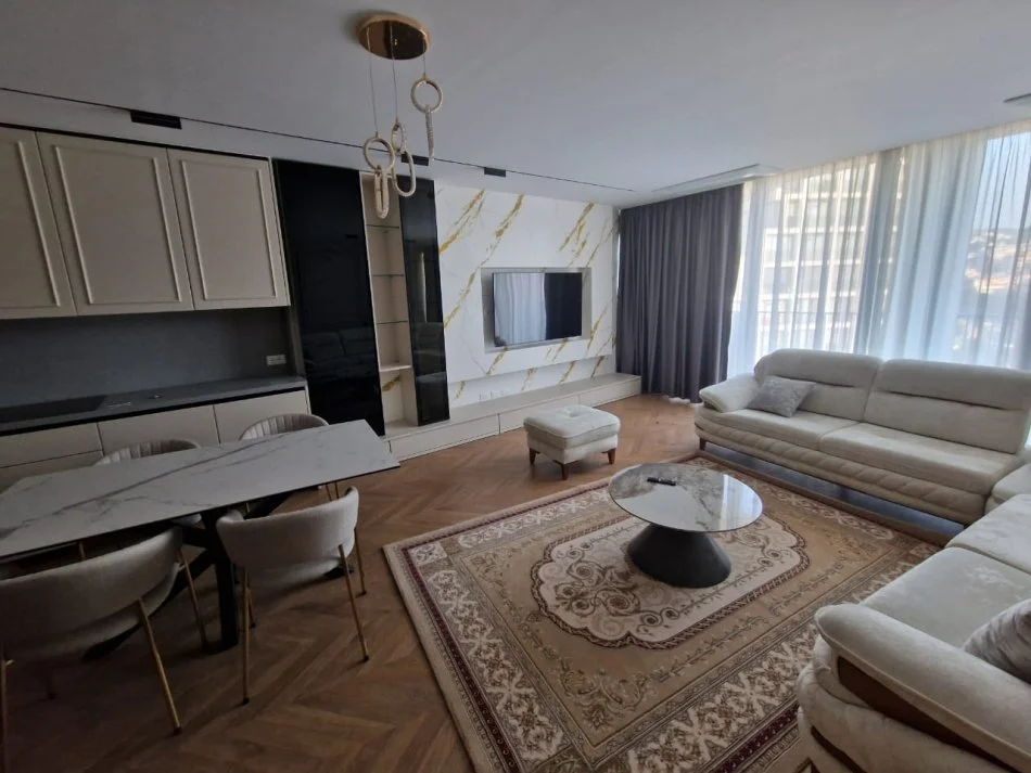 Tirane, jepet me qera apartament 2+1+Aneks+Ballkon Kati 9, 120 m² 2.000 € 