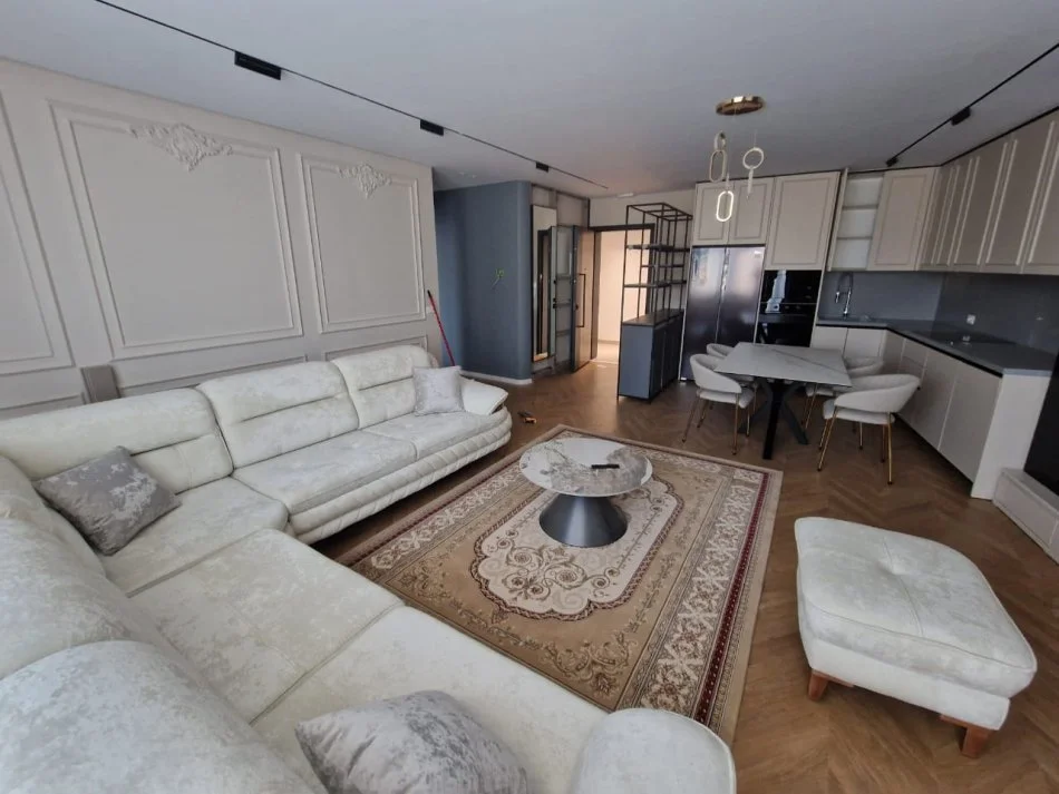 Tirane, jepet me qera apartament 2+1+Aneks+Ballkon Kati 9, 120 m² 2.000 € 