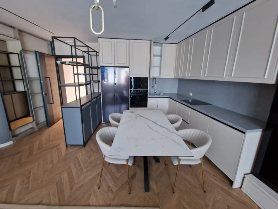 Tirane, jepet me qera apartament 2+1+Aneks+Ballkon Kati 9, 120 m² 2.000 € 