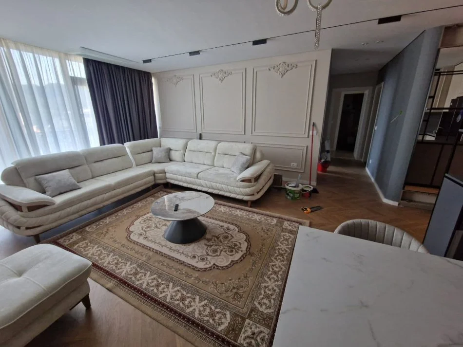 Tirane, jepet me qera apartament 2+1+Aneks+Ballkon Kati 9, 120 m² 2.000 € 