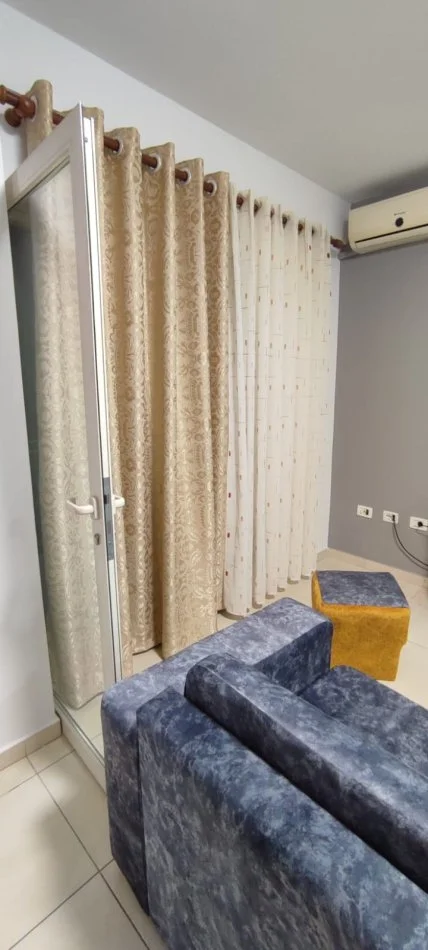 Tirane, jepet me qera apartament 1+1+Aneks+Ballkon Kati 4, 70 m² 500 € (Report tv perballe magnet)