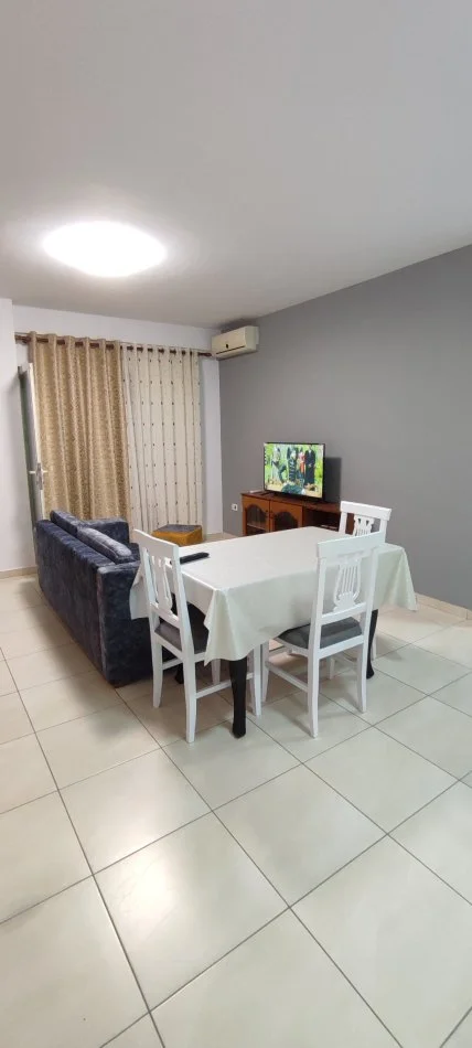 Tirane, jepet me qera apartament 1+1+Aneks+Ballkon Kati 4, 70 m² 500 € (Report tv perballe magnet)