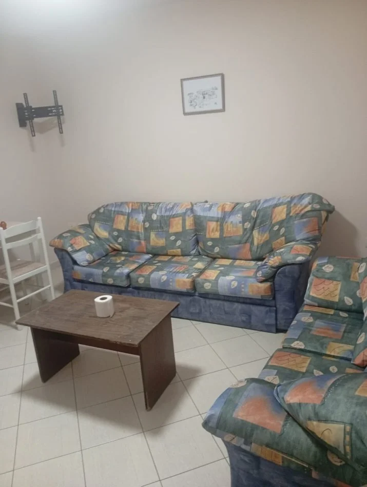 Tirane, jepet me qera apartament 1+1+Ballkon Kati 3, 56 m² 410 € (Rr Elbasanit)
