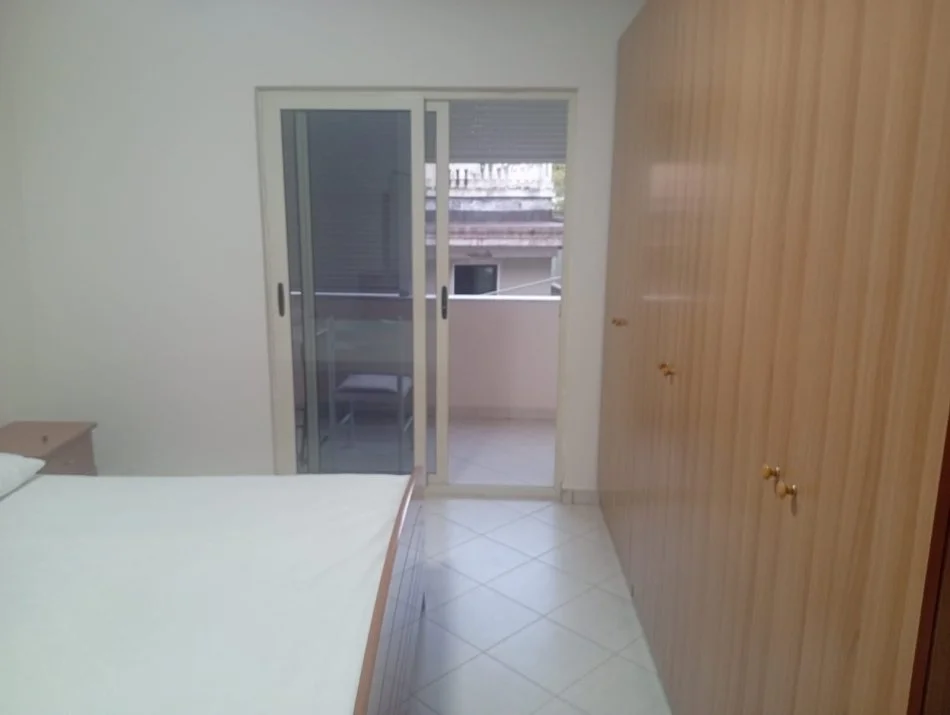 Tirane, jepet me qera apartament 1+1 Kati 3, 56 m² 410 € (rruga qemal guranjaku)