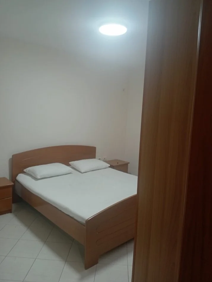 Tirane, jepet me qera apartament 1+1 Kati 3, 56 m² 410 € (rruga qemal guranjaku)