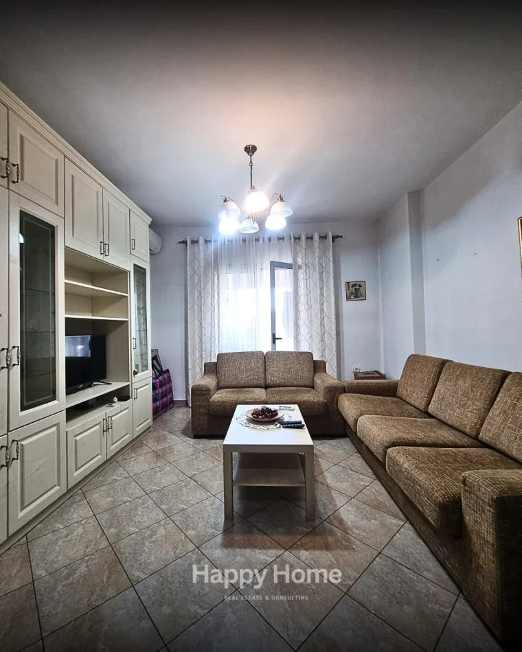 Tirane, jepet me qera apartament 1+1+Ballkon Kati 3, 67 m² 550 € 