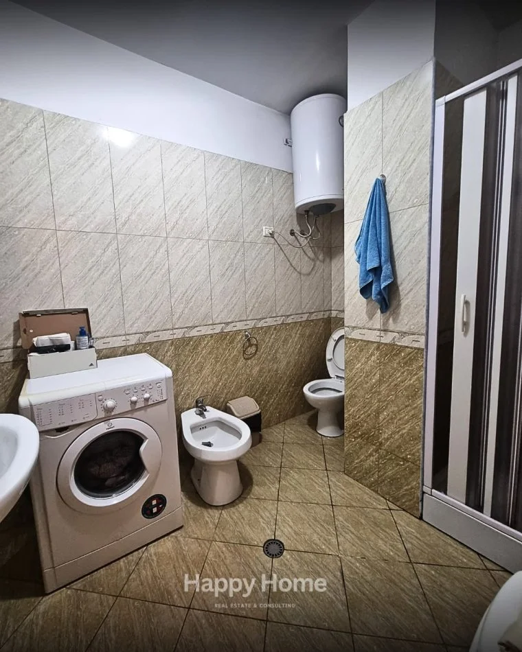 Tirane, jepet me qera apartament 1+1+Ballkon Kati 3, 67 m² 550 € 