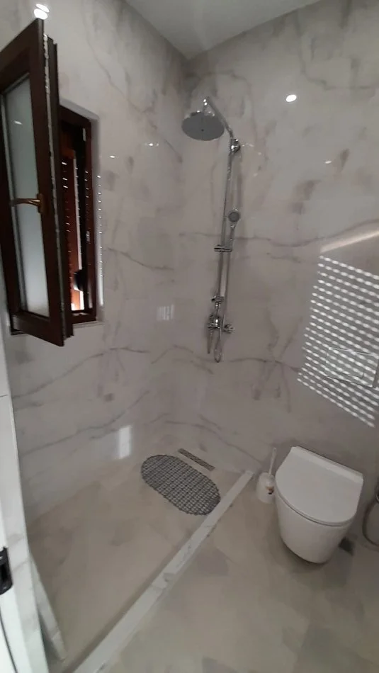 Tirane, jepet me qera apartament 1+1 Kati 3, 45 m² 250 € (Rr. Gramoz Pashko mbi market Bujari)