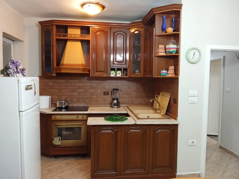 Tirane, jepet me qera apartament 2+1 Kati 1, 80 m² 450 € (Vila Gold te rruga e Dibres)