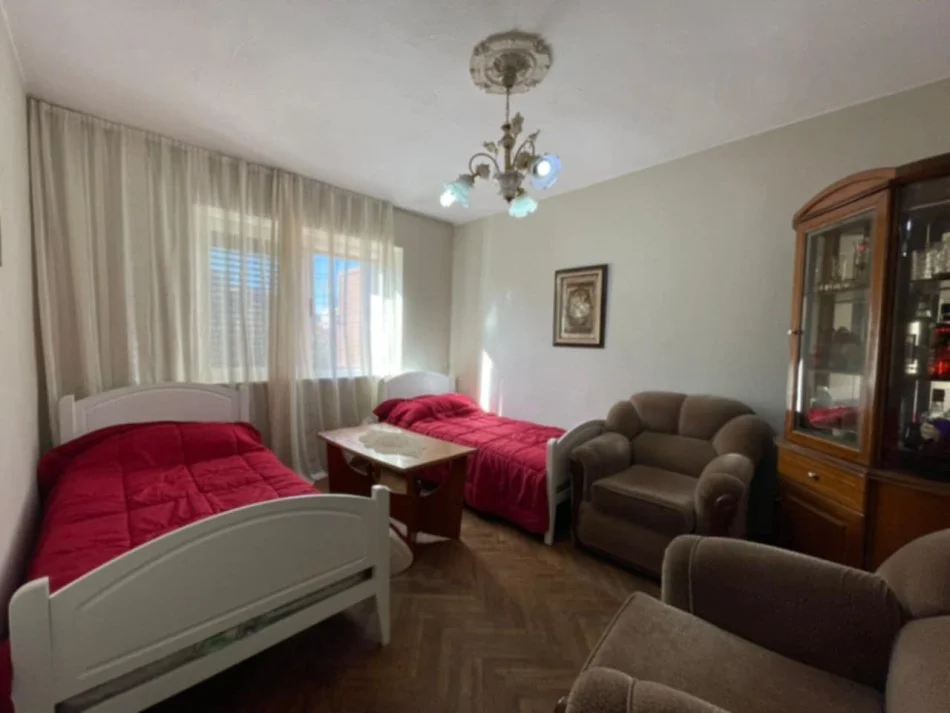 Tirane, jepet me qera apartament 2+1 Kati 1, 80 m² 450 € (Vila Gold te rruga e Dibres)