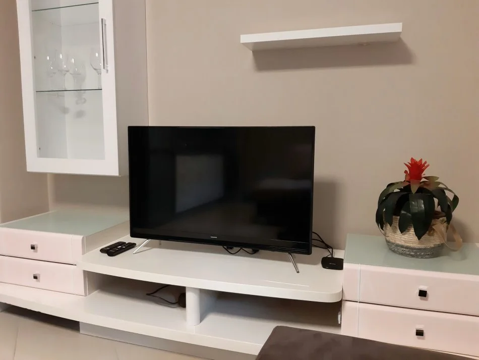 Tirane, jepet me qera apartament 1+1+Ballkon Kati 2, 67 m² 600 € (Petro Nini, Teatri Turbina)