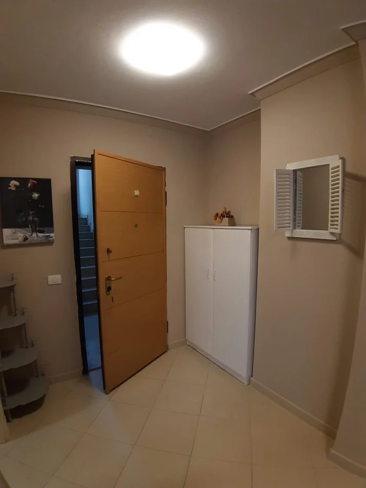 Tirane, jepet me qera apartament 1+1+Ballkon Kati 2, 67 m² 600 € (Petro Nini, Teatri Turbina)
