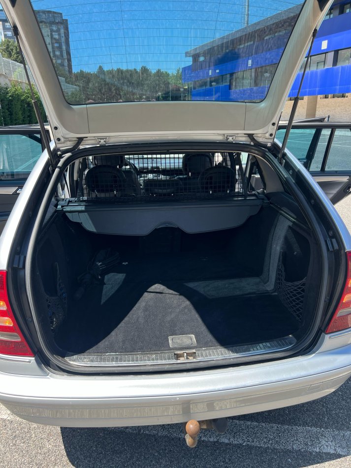 Kukes, shitet makine me portobagazh Mercedes Benz Nafte, gri metalizato automatik Klima 300 km 4.000 €