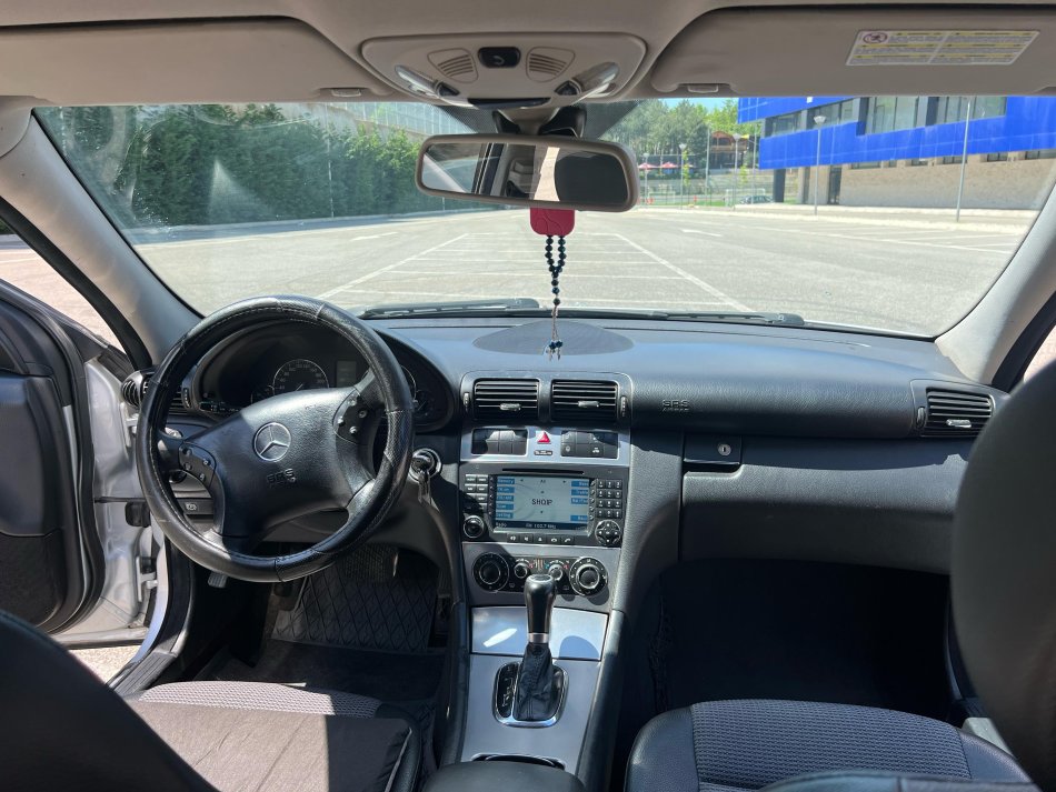 Kukes, shitet makine me portobagazh Mercedes Benz Nafte, gri metalizato automatik Klima 300 km 4.000 €