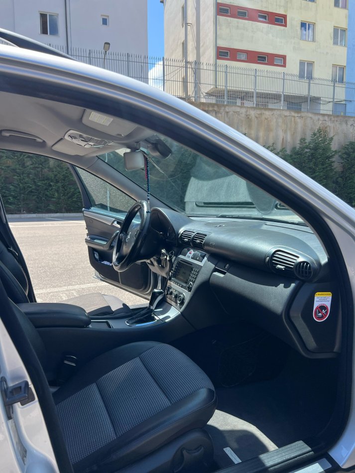 Kukes, shitet makine me portobagazh Mercedes Benz Nafte, gri metalizato automatik Klima 300 km 4.000 €