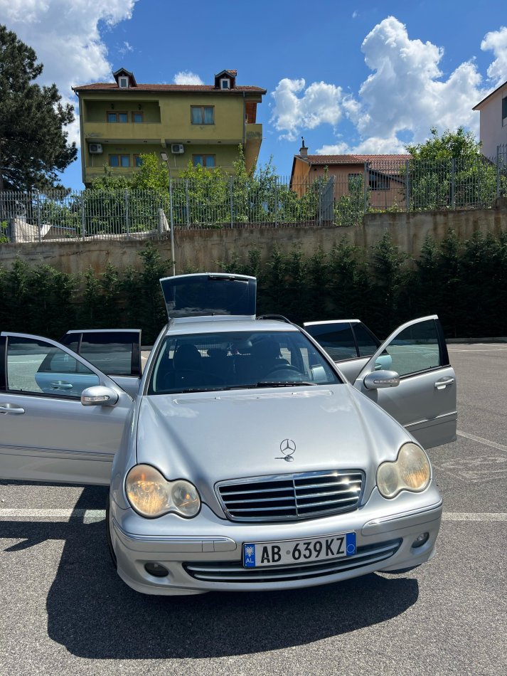 Kukes, shitet makine me portobagazh Mercedes Benz Nafte, gri metalizato automatik Klima 300 km 4.000 €