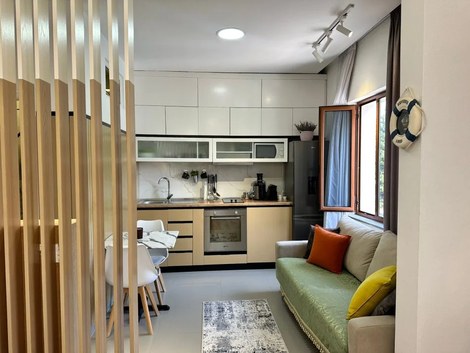 Pogradec, jepet me qera apartamen  ne Pogradec  perball liqenit  t Kati 2,    (Ne qender perball Hotel Enkelanes ,)