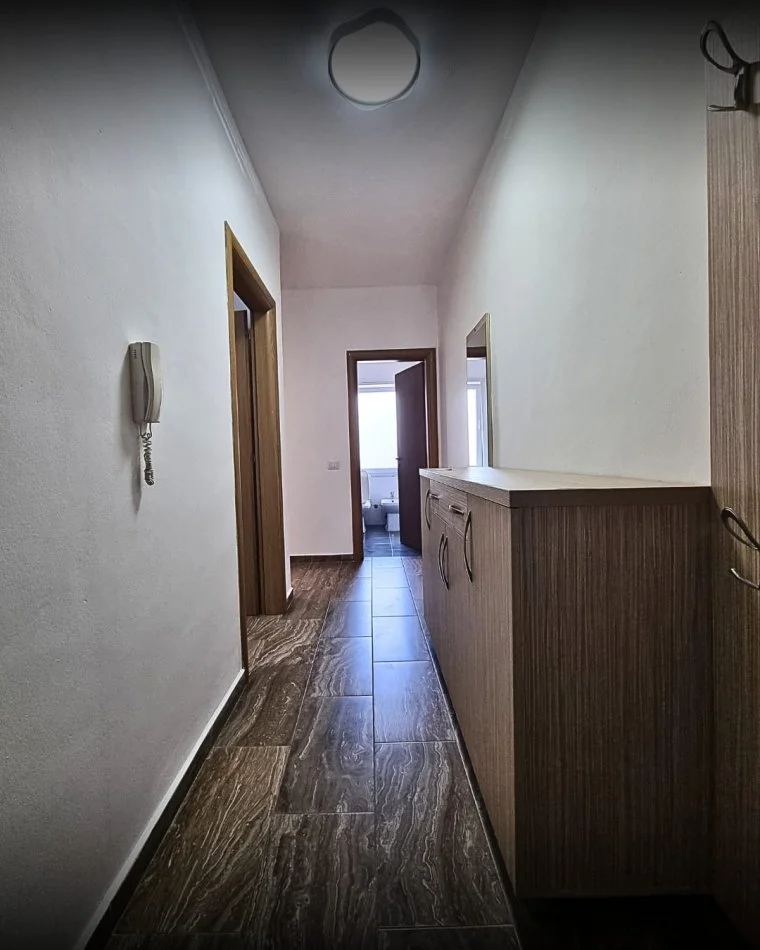 Tirane, jepet me qera apartament 1+1+Ballkon Kati 6, 65 m² 400 € 