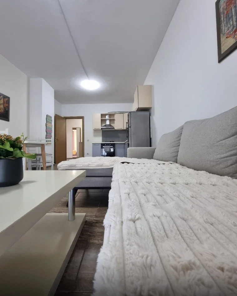 Tirane, jepet me qera apartament 1+1+Ballkon Kati 6, 65 m² 400 € 