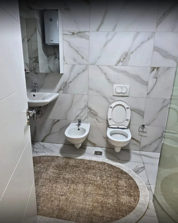 Tirane, jepet me qera apartament 1+1+Ballkon Kati 3, 70 m² 600 € 
