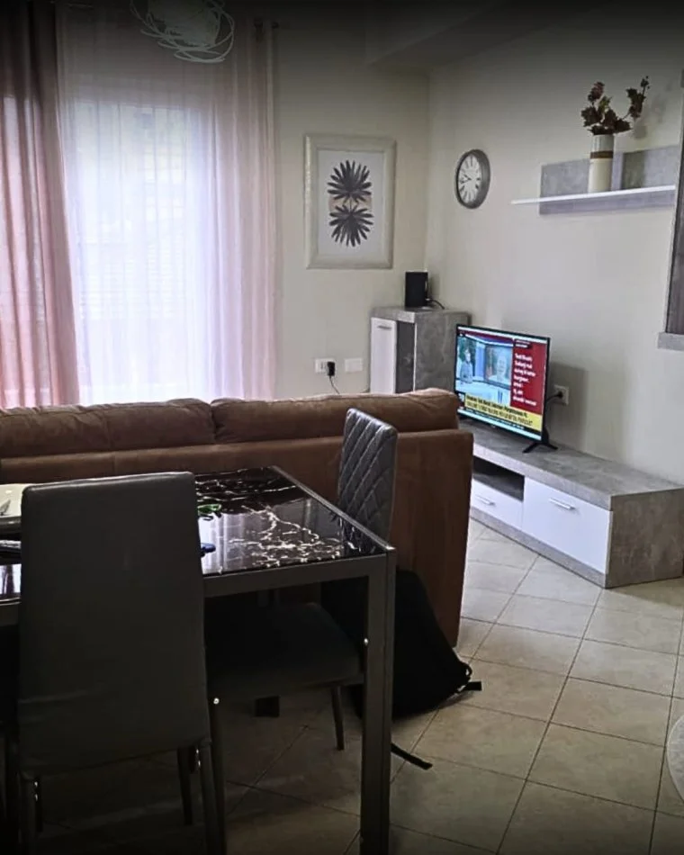 Tirane, jepet me qera apartament 1+1+Aneks+Ballkon Kati 6, 65 m² 400 € 