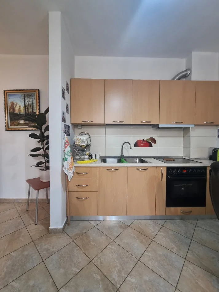 Tirane, jepet me qera apartament 1+1+Aneks+Ballkon Kati 3, 67 m² 550 € 