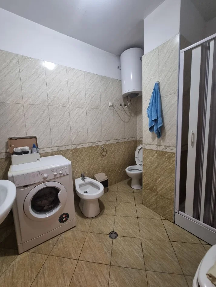 Tirane, jepet me qera apartament 1+1+Aneks+Ballkon Kati 3, 67 m² 550 € 