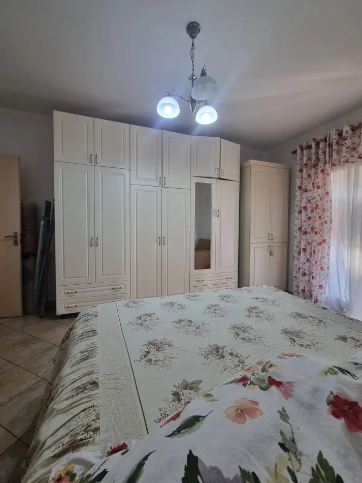 Tirane, jepet me qera apartament 1+1+Aneks+Ballkon Kati 3, 67 m² 550 € 