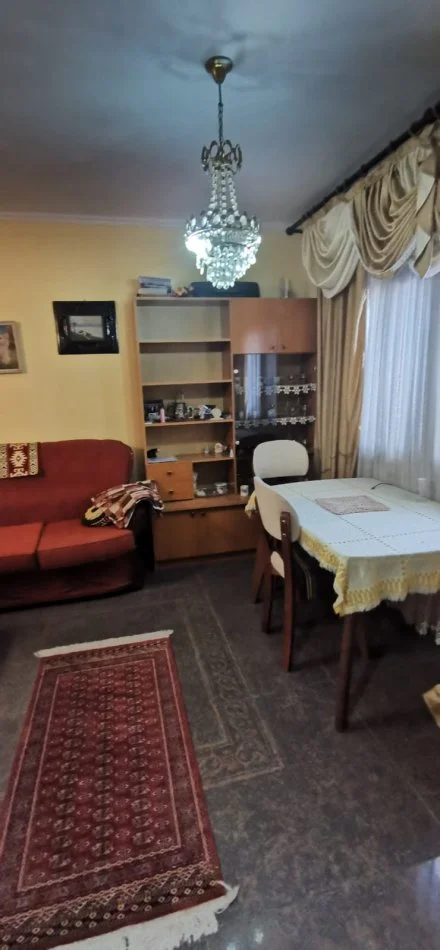 Tirane, jepet me qera apartament 1+1+Ballkon Kati 3, 55 m² 400 € (21 dhjetori)