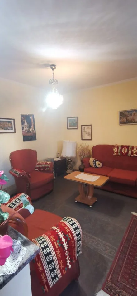 Tirane, jepet me qera apartament 1+1+Ballkon Kati 3, 55 m² 400 € (21 dhjetori)