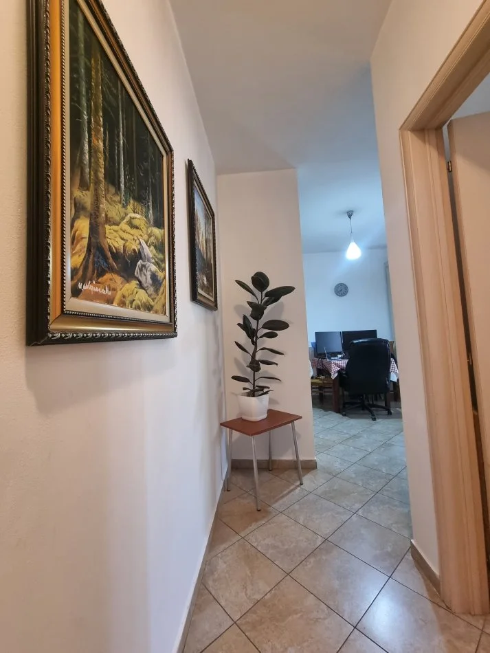 Tirane, jepet me qera apartament 1+1+Aneks+Ballkon Kati 3, 67 m² 550 € 