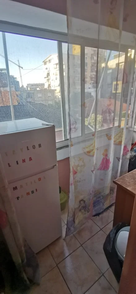 Tirane, jepet me qera apartament 1+1+Ballkon Kati 3, 55 m² 400 € (21 dhjetori)